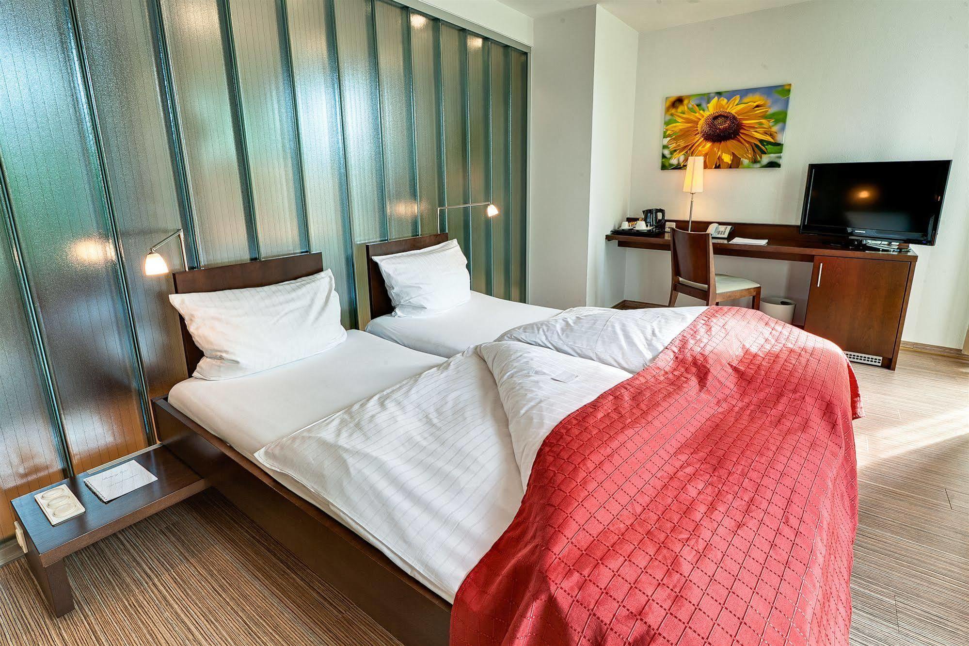 Das Wildeck Hotel & Restaurant Abstatt Bagian luar foto